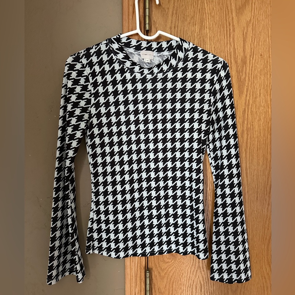 Black & White Houndstooth Long Sleeve Top